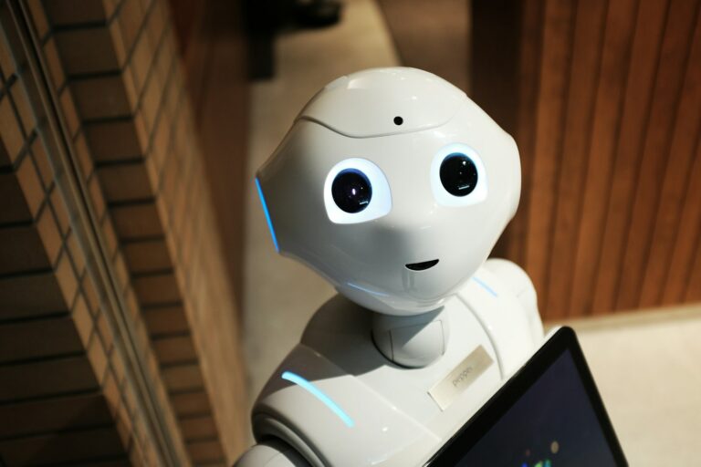 Agence web, freelance ou IA : qui choisir pour créer son site ?
